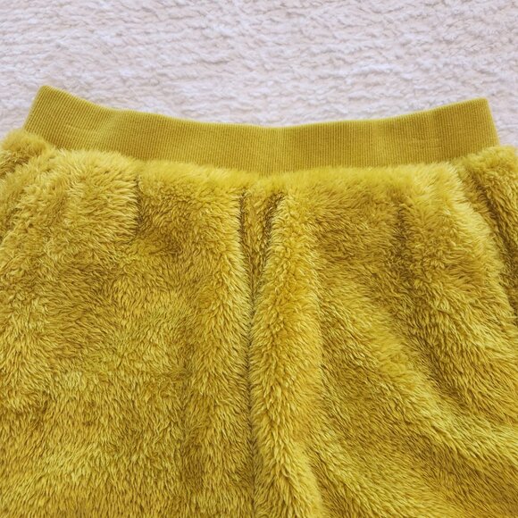 NWT Chartreuse Ugg Camilia Sherpa Shorts Medium - Picture 5 of 14